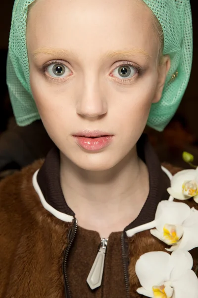 Look 16